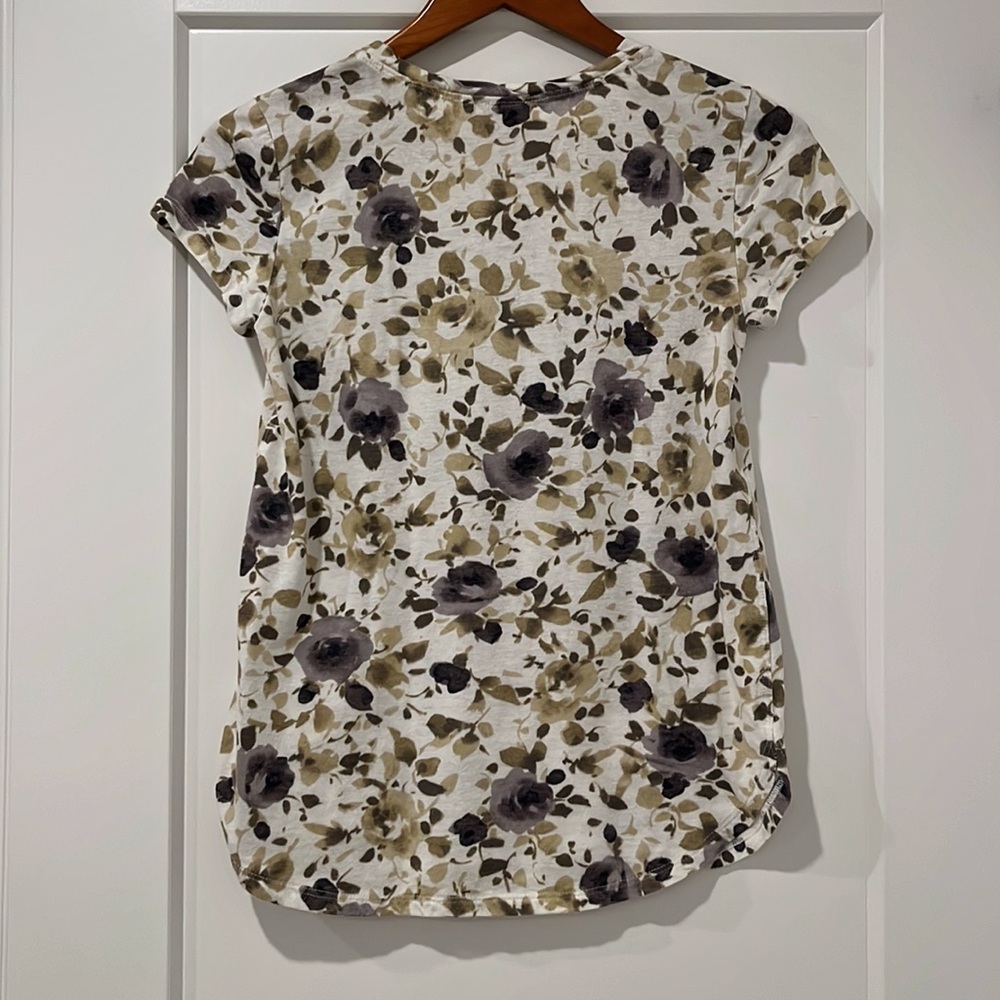 🍋5/$25 Anthro Postage Stamp Floral Tee - Picture 7 of 7